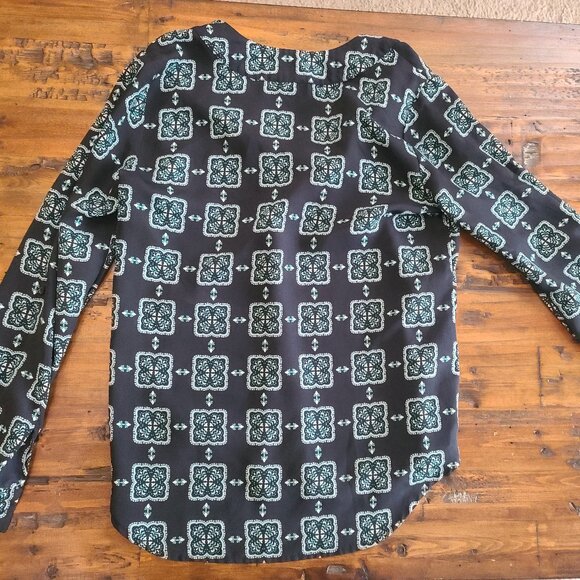 Ann Taylor blue pattern blouse- XSP - Picture 4 of 4